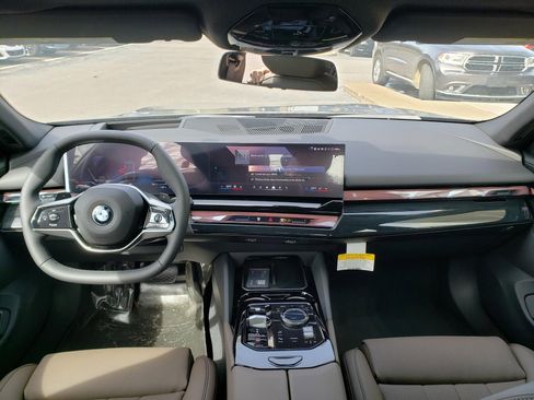 New 2026 BMW 540i xDrive w/ Premium Package image 15