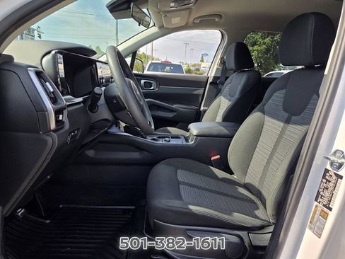 Used 2023 Kia Sorento LX FWD image 9