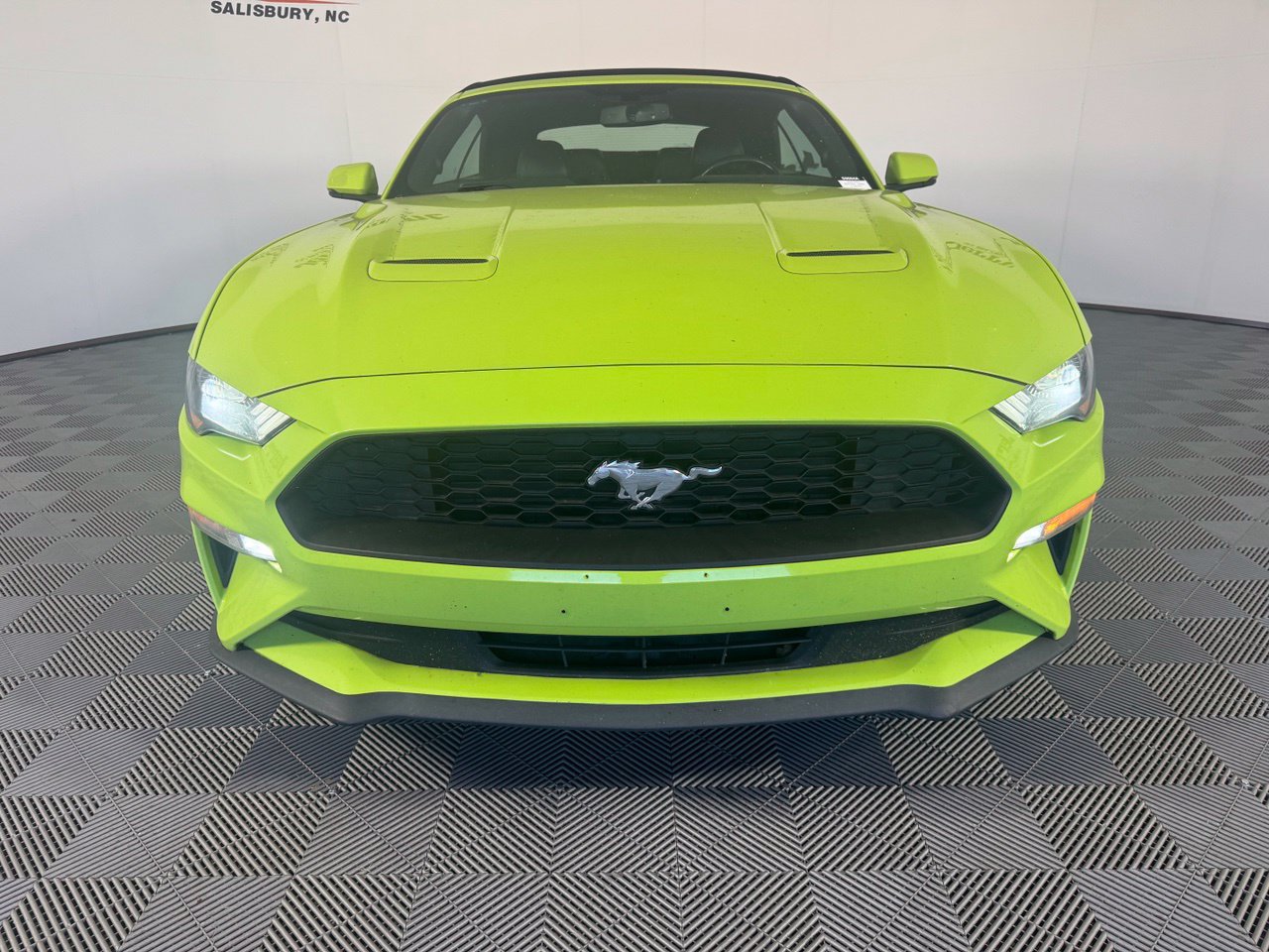 Used 2020 Ford Mustang Premium RWD image 5