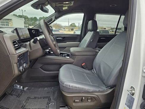 Used 2025 Chevrolet Tahoe LS image 13