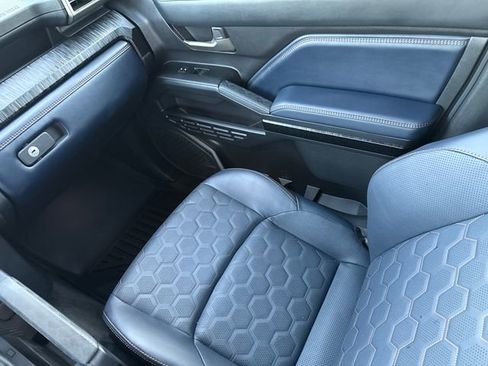 Used 2025 Toyota 4Runner Platinum AWD/4WD image 17