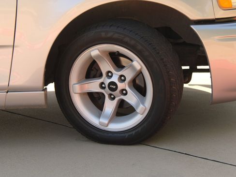 Used 2000 Ford F150 Lightning RWD image 35