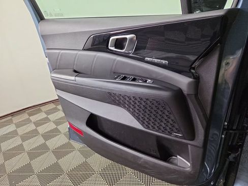 Certified 2025 Kia Carnival SX Prestige FWD image 27