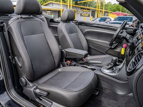 Used 2019 Volkswagen Beetle 2.0T SE FWD image 24