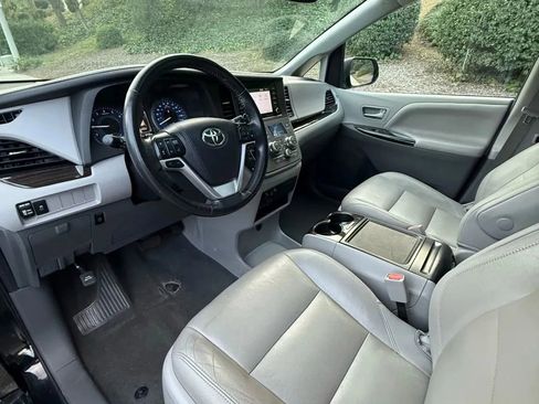 Used 2020 Toyota Sienna XLE image 15