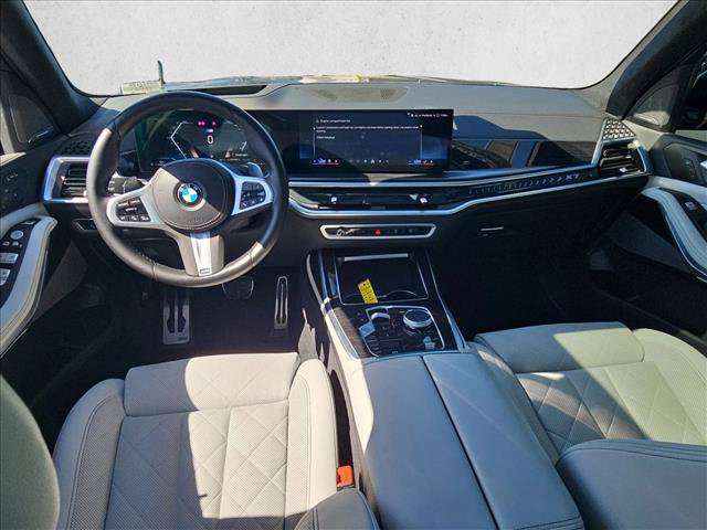 Used 2024 BMW X7 xDrive40i w/ M Sport Package AWD/4WD image 19
