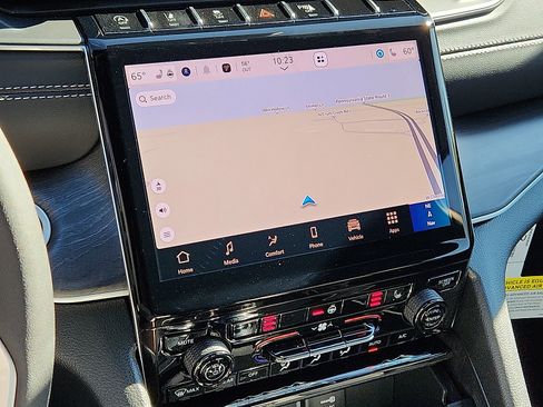 New 2025 Jeep Grand Cherokee Limited image 11