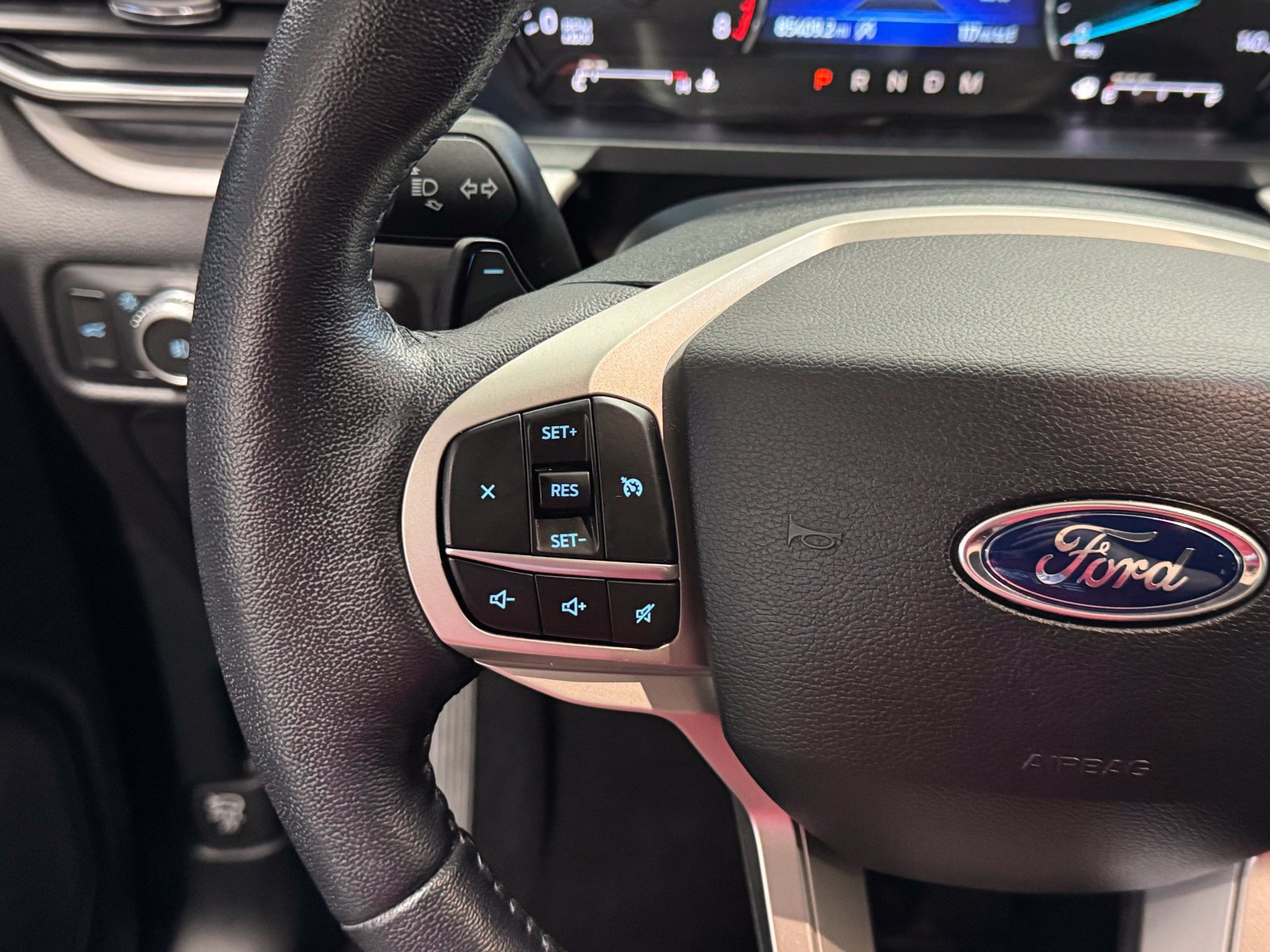 Used 2020 Ford Explorer XLT w/ Equipment Group 202A AWD/4WD image 21