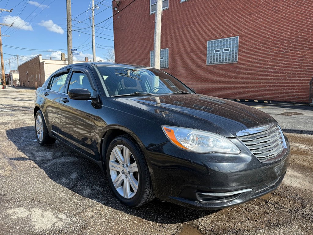 Used 2013 Chrysler 200 LX FWD image 1