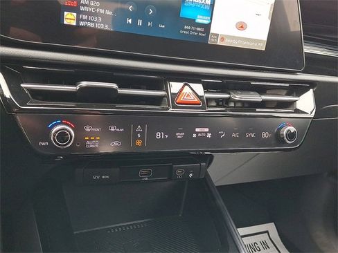 Certified 2023 Kia Niro EX image 15