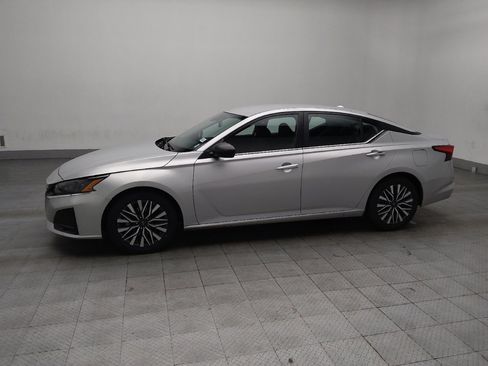 Used 2024 Nissan Altima 2.5 SV image 2