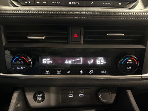 Used 2025 Nissan Rogue SV image 29