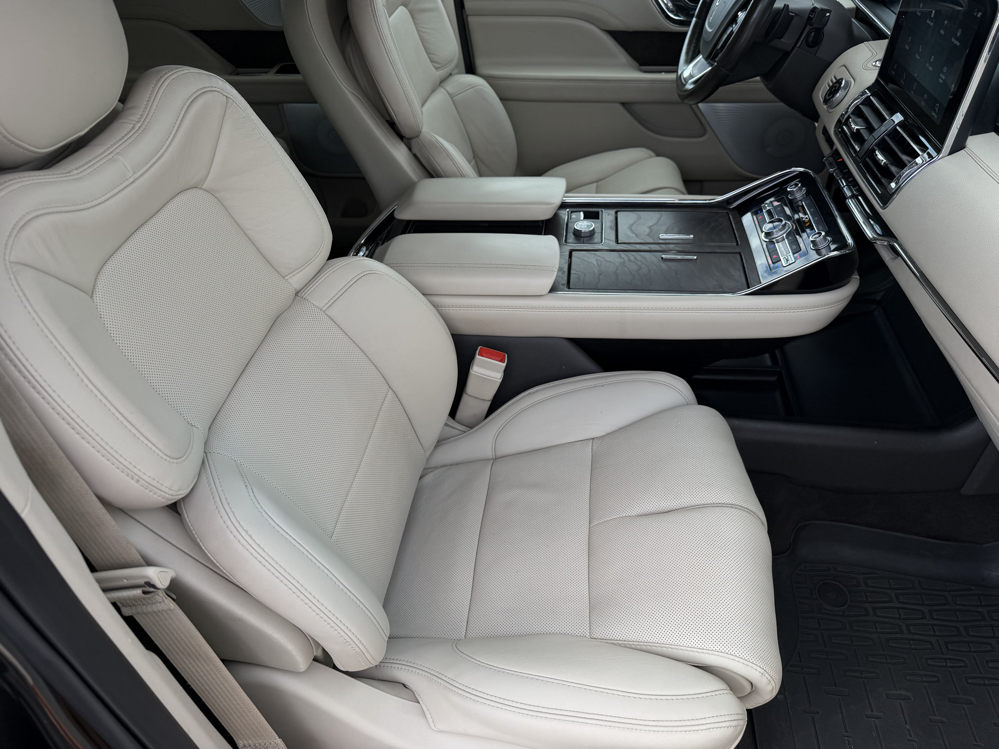 Used 2021 Lincoln Navigator L Reserve w/ Luxury Package AWD/4WD image 9