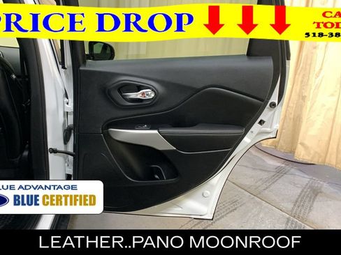 Used 2022 Jeep Cherokee Latitude w/ Sun & Sound Group AWD/4WD image 12