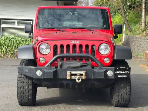 Used 2014 Jeep Wrangler Unlimited Rubicon w/ Connectivity Group AWD/4WD image 9