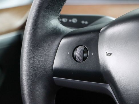 Used 2025 Tesla Model Y Long Range image 13