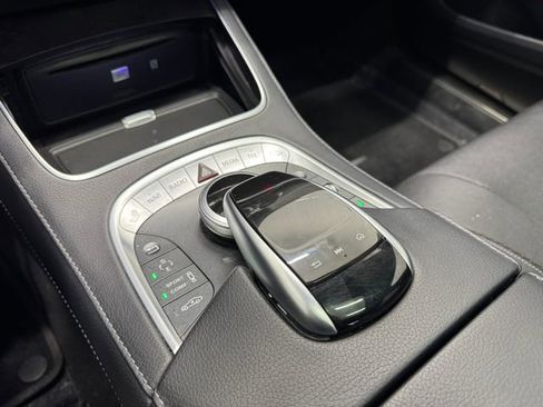 Used 2017 Mercedes-Benz S 550 Sedan image 44