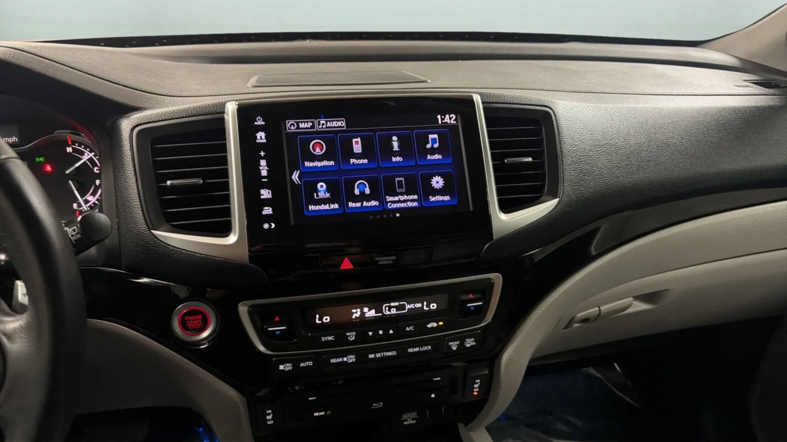Used 2018 Honda Pilot Touring image 13