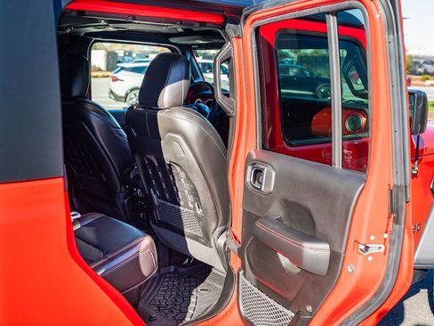 Used 2023 Jeep Gladiator Rubicon w/ LED Lighting Group image 14