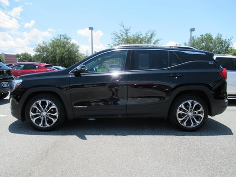 Used 2021 GMC Terrain SLT w/ Infotainment Package II FWD image 4