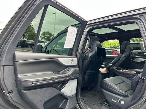 Used 2025 Lincoln Navigator Black Label AWD/4WD image 35