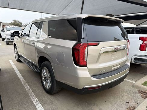 Used 2021 GMC Yukon XL SLT w/ SLT Premium Package image 4