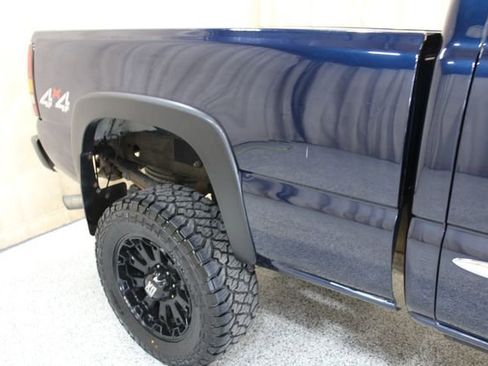 Used 2005 GMC Sierra 2500 SLT w/ Heavy-Duty Power Package image 11