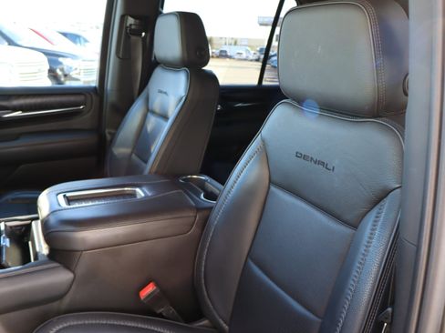 Used 2021 GMC Yukon Denali w/ Denali Premium Package image 20