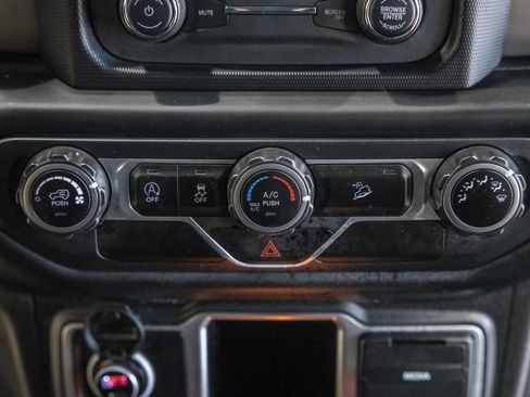 Used 2018 Jeep Wrangler Unlimited Sport image 28