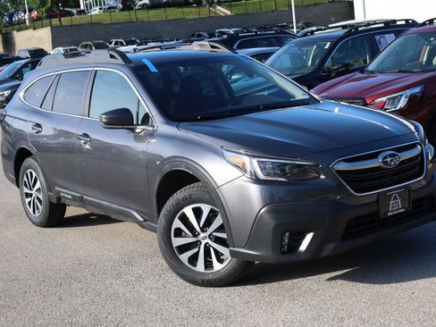 Used 2022 Subaru Outback Premium AWD/4WD image 2