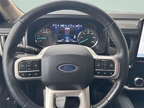 Used 2024 Ford Expedition XLT image 27