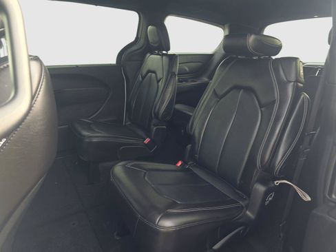 Used 2025 Chrysler Pacifica Select FWD image 7