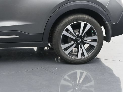 Used 2019 Nissan Kicks SR w/ SR Premium Package FWD image 13