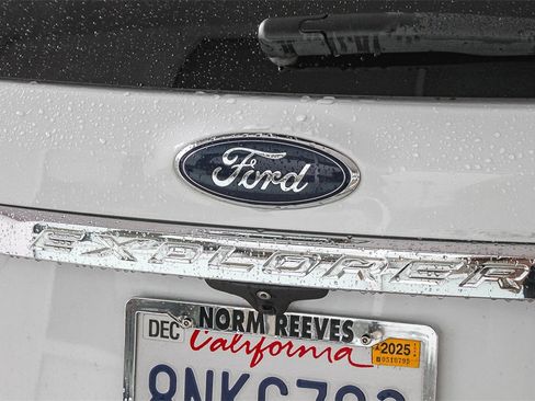 Used 2017 Ford Explorer XLT image 12