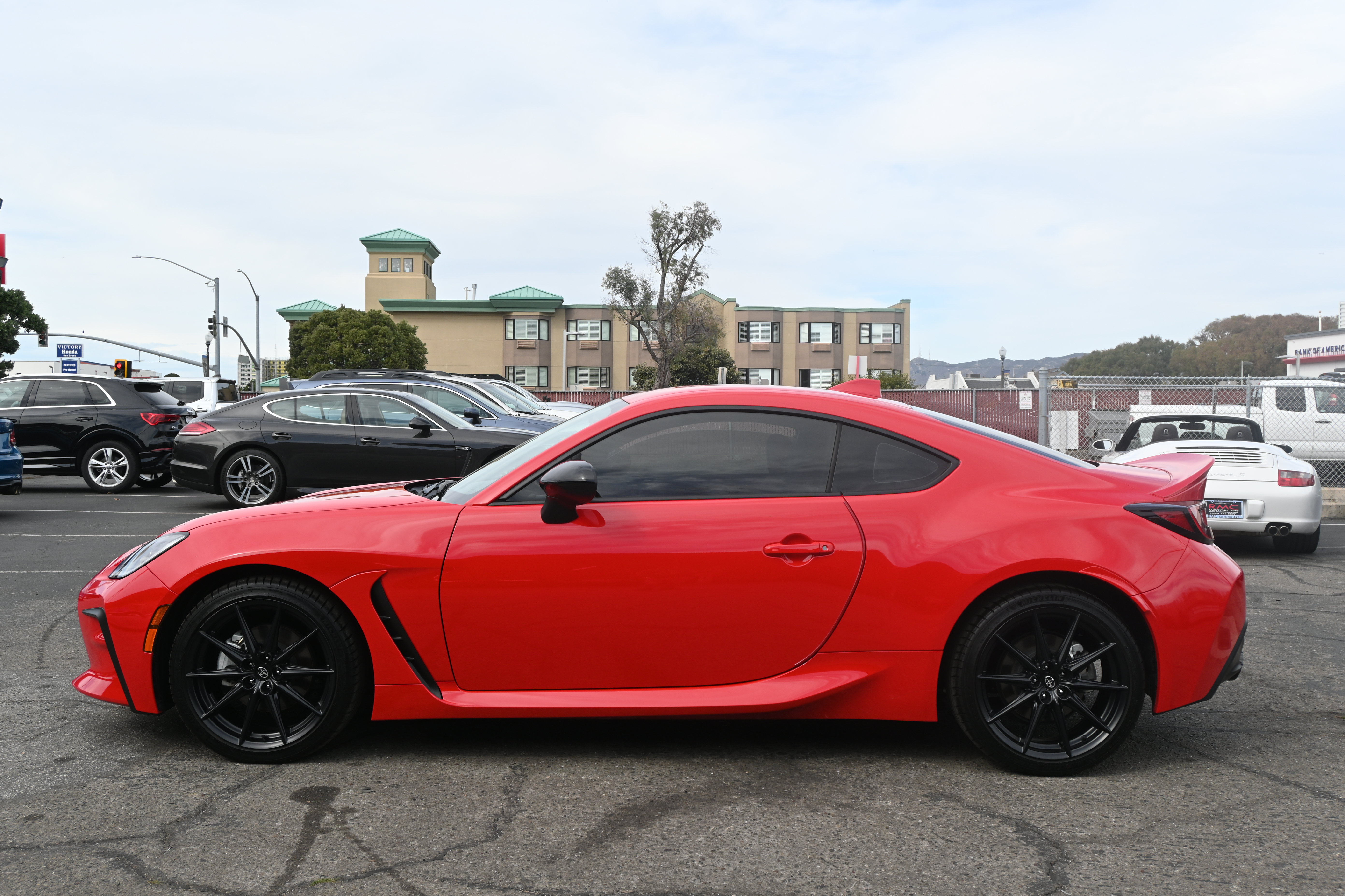 Used 2025 Toyota GR86 Premium w/ ALL Weather Mat Package (TMS) RWD image 2