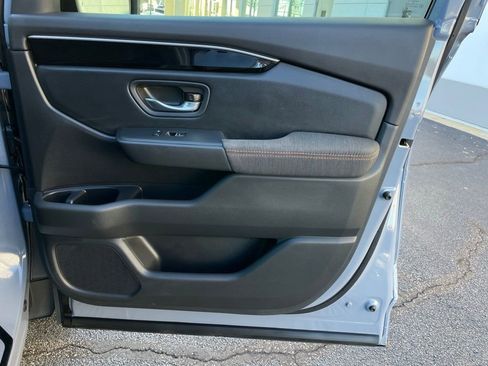 Certified 2025 Honda Pilot Sport image 28