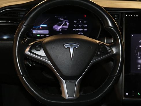 Used 2018 Tesla Model X 75D image 42