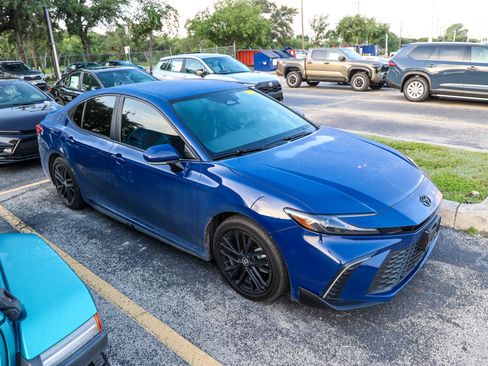 Used 2025 Toyota Camry SE w/ Convenience Package FWD image 7