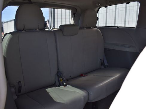 Used 2013 Toyota Sienna XLE w/ Premium Pkg image 23