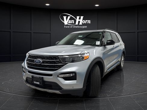 Used 2023 Ford Explorer XLT w/ Equipment Group 202A AWD/4WD image 3