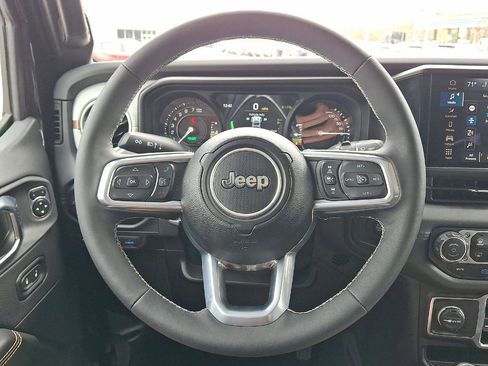 Certified 2025 Jeep Wrangler Unlimited Sahara AWD/4WD image 16