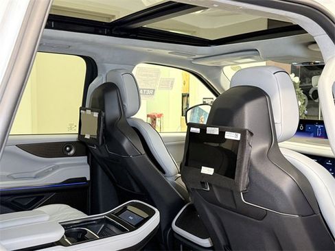 New 2025 Lincoln Navigator L Black Label w/ Black Label Special Edition image 8