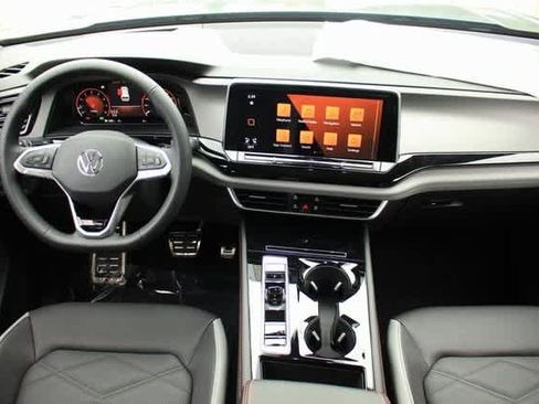 New 2024 Volkswagen Atlas Peak Edition SEL image 17