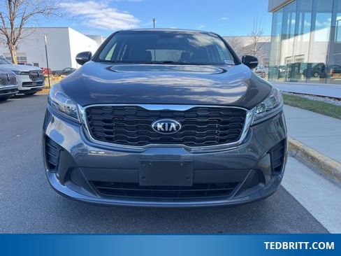 Used 2019 Kia Sorento LX image 2