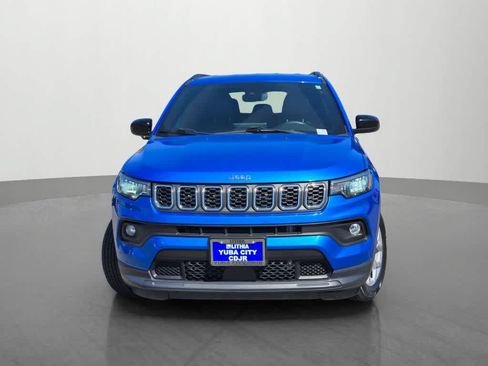 Used 2024 Jeep Compass Latitude AWD/4WD image 2