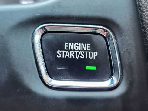 Used 2023 GMC Acadia SLT image 18