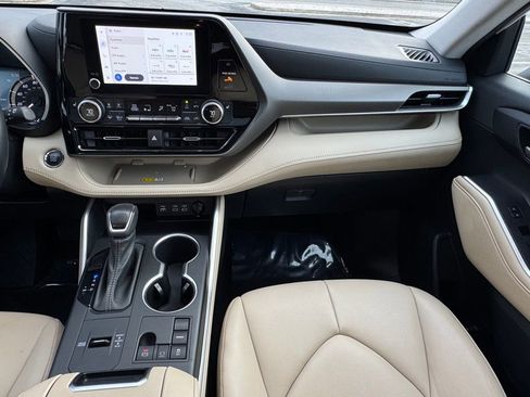 Used 2023 Toyota Highlander XLE image 21