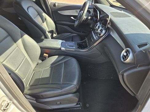 Used 2020 Mercedes-Benz GLC 300 w/ Premium Package image 16