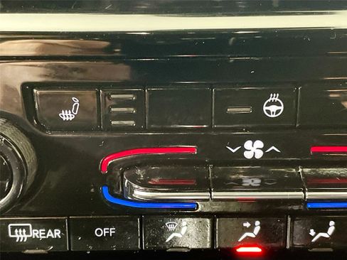 Used 2023 Jeep Grand Cherokee L Laredo image 20