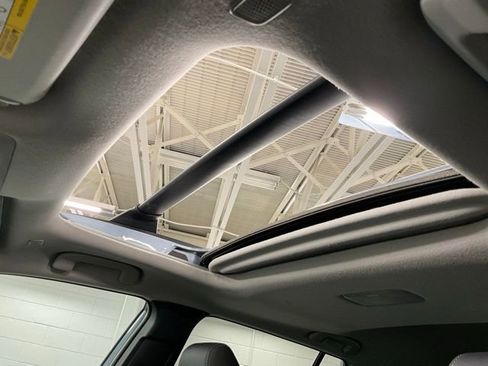 Used 2025 Toyota Corolla Cross XLE w/ Convenience Package image 29